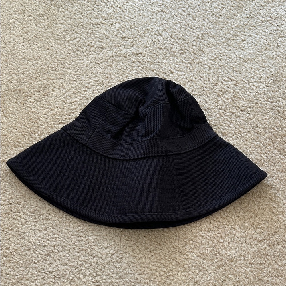 Jacquemus black bucket hat